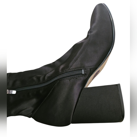 Marc Fisher Black Satin Zip Up Ankle Booties Women 8.5M - Picture 2 of 4
